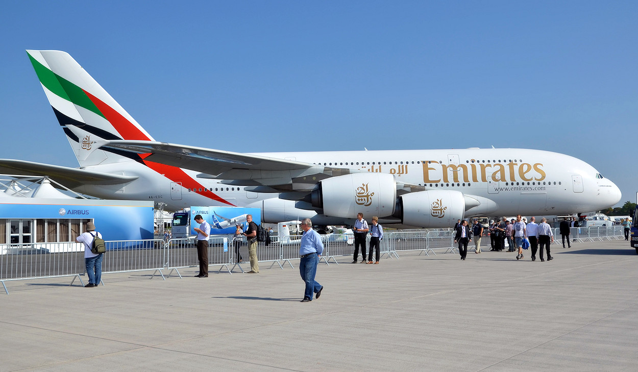Airbus A380-800 - Emirates