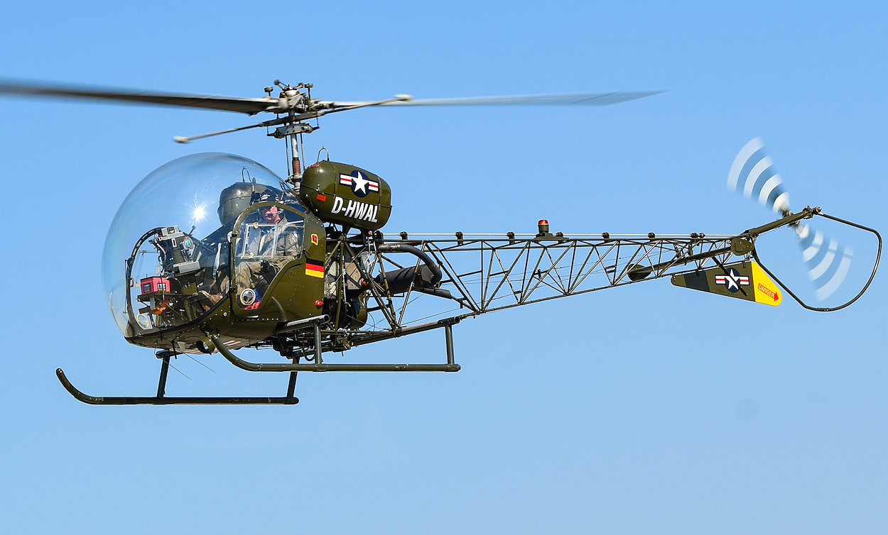 Bell 47 G-4 - Flug des Hubschraubers