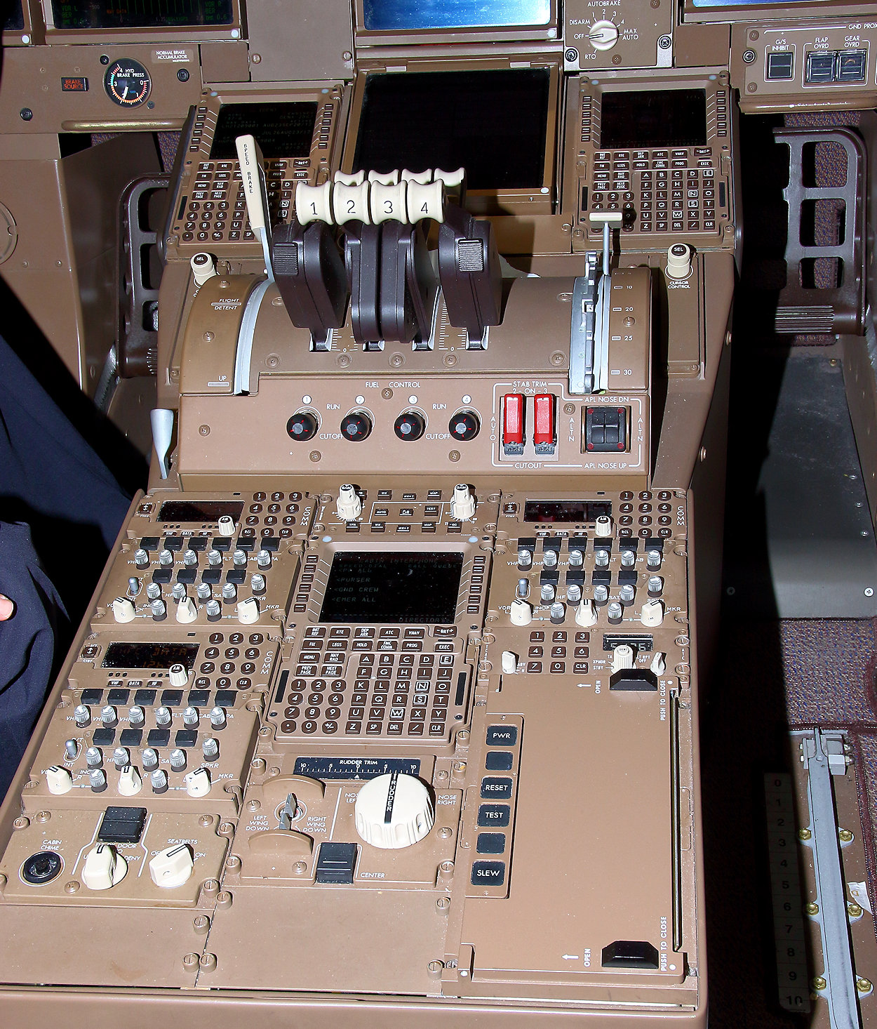 Boeing 747-8 - Cockpit Detail