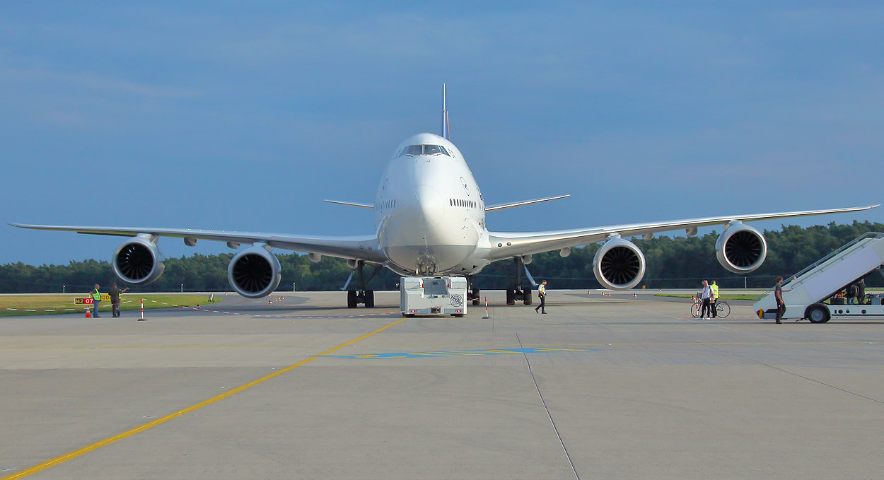 Boeing 747-8 - Frontansicht