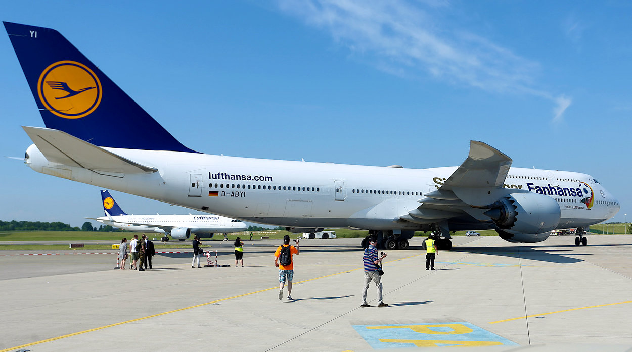 Boeing 747-830 - Siegerflieger Fanhansa