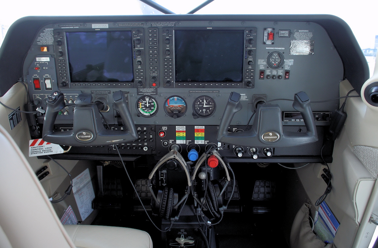 Cessna 206H Stationair - Cockpit