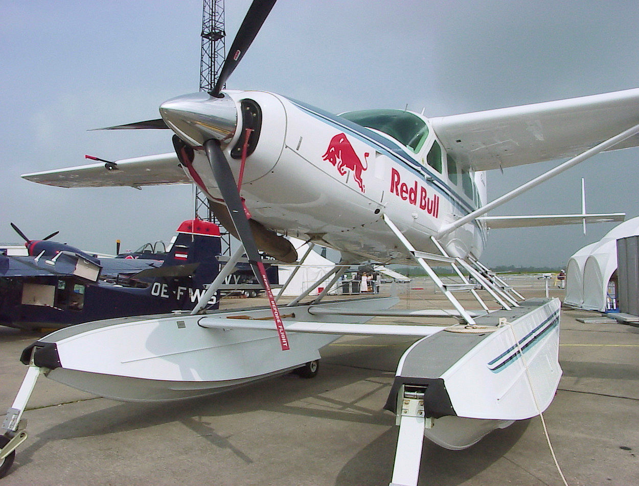 Cessna 208 Amphibian Caravan - Red Bull