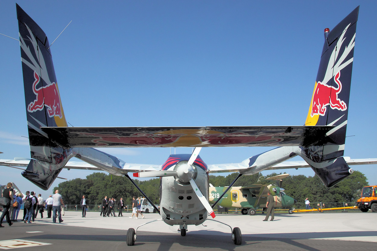 Cessna 337 Super Skymaster - Leitwerk und Schubpropeller