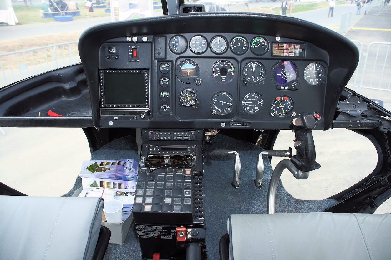 Eurocopter AS350 Ecureuil - Cockpit
