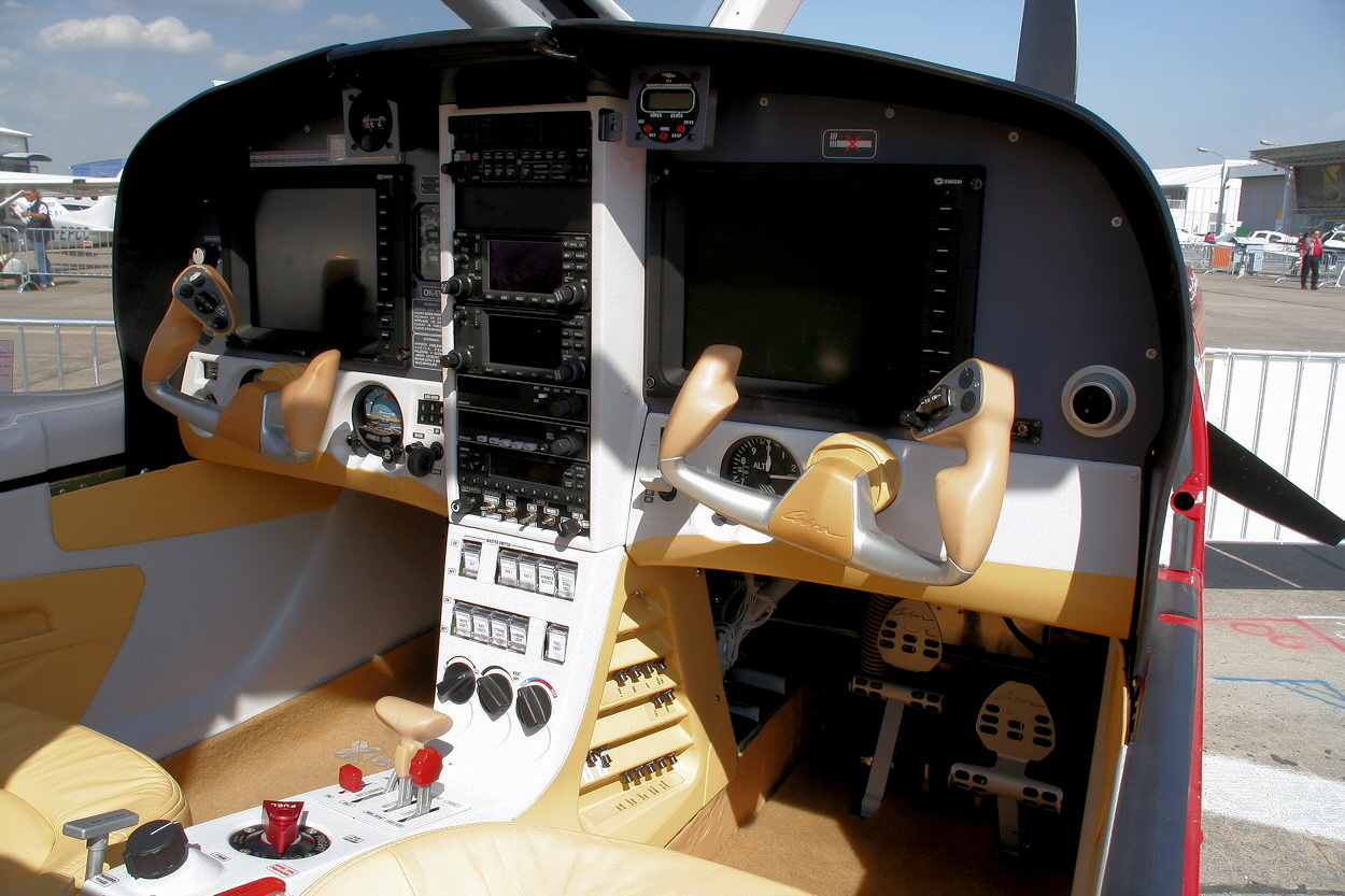 Evektor VUT 100 Cobra - Cockpit