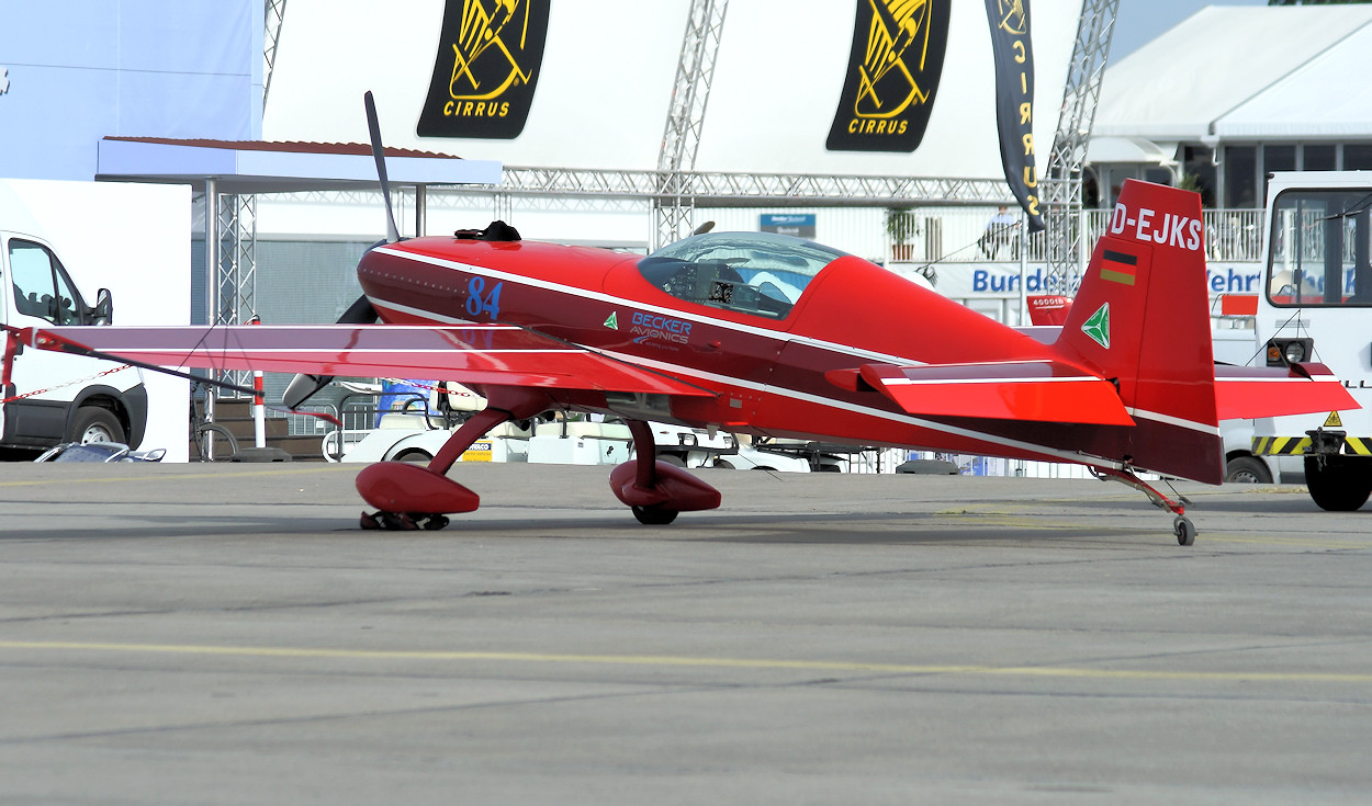 Extra 300 S - Luftfahrtausstellung