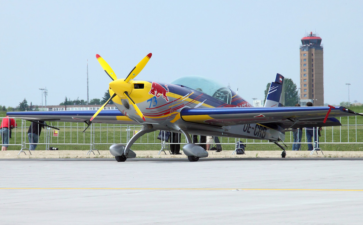 Extra 300L Red Bull - Kunstflugmaschine