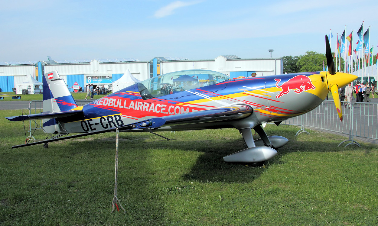 Extra 300L Red Bull - OE-CRB Kunstflugzeug