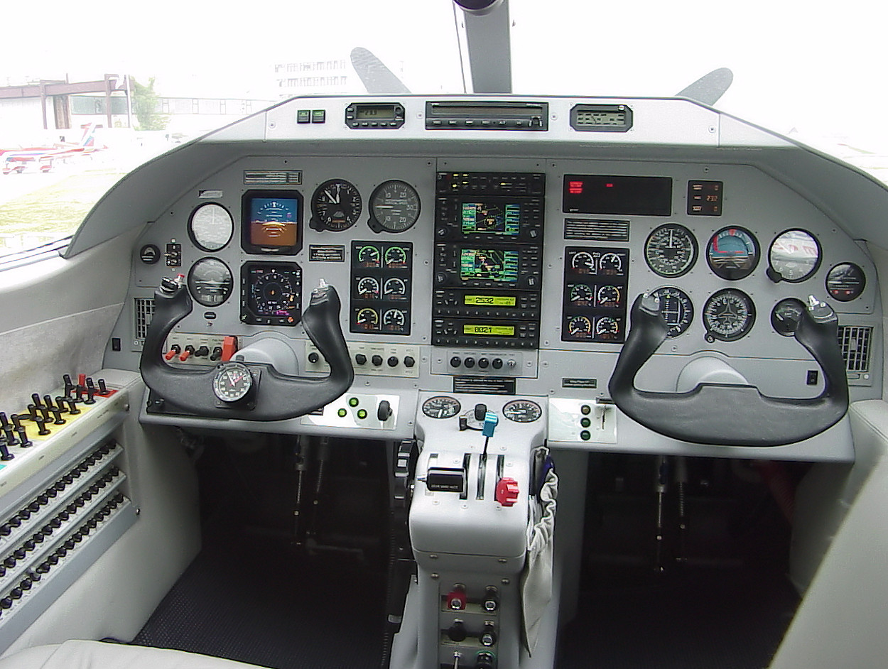 Extra EA 400 - Cockpit