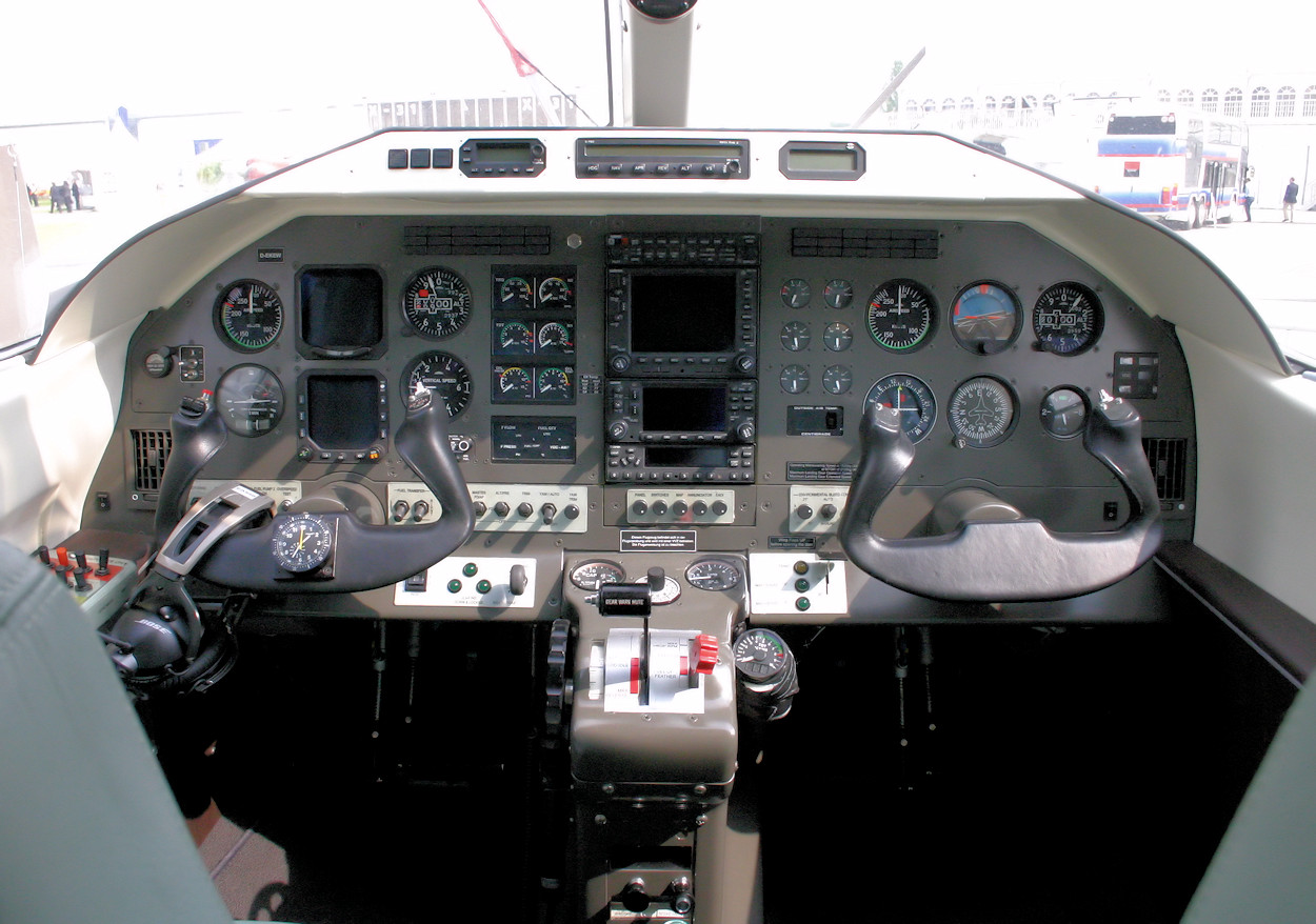 Extra EA 500 - Cockpit