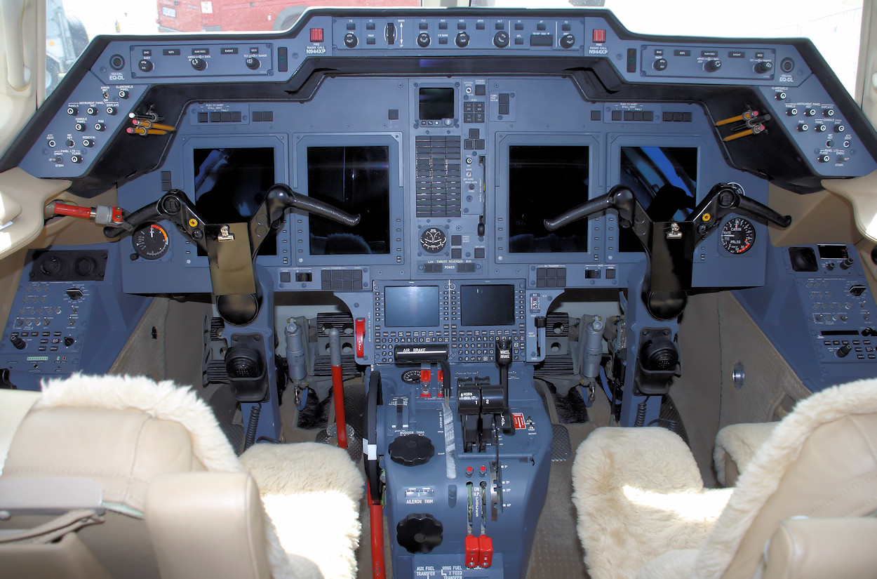 Hawker 900 XP - Cockpit