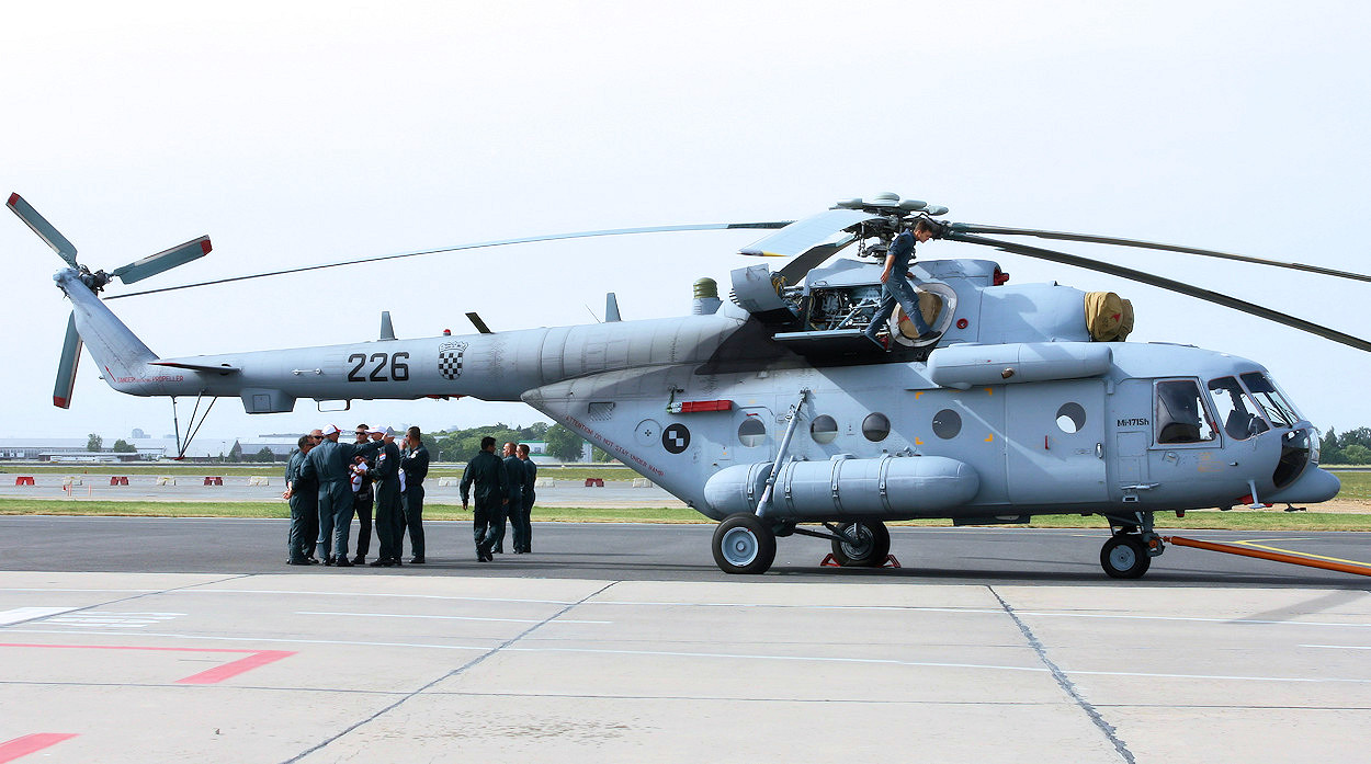 Mil Mi 171Sh - PC-9 Squadron Krila Oluje