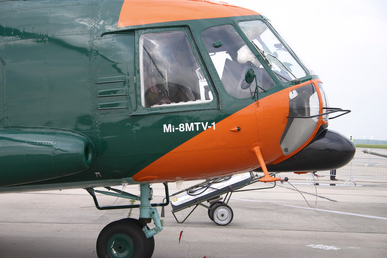 Mil Mi-8 MTV-1 - Cockpit