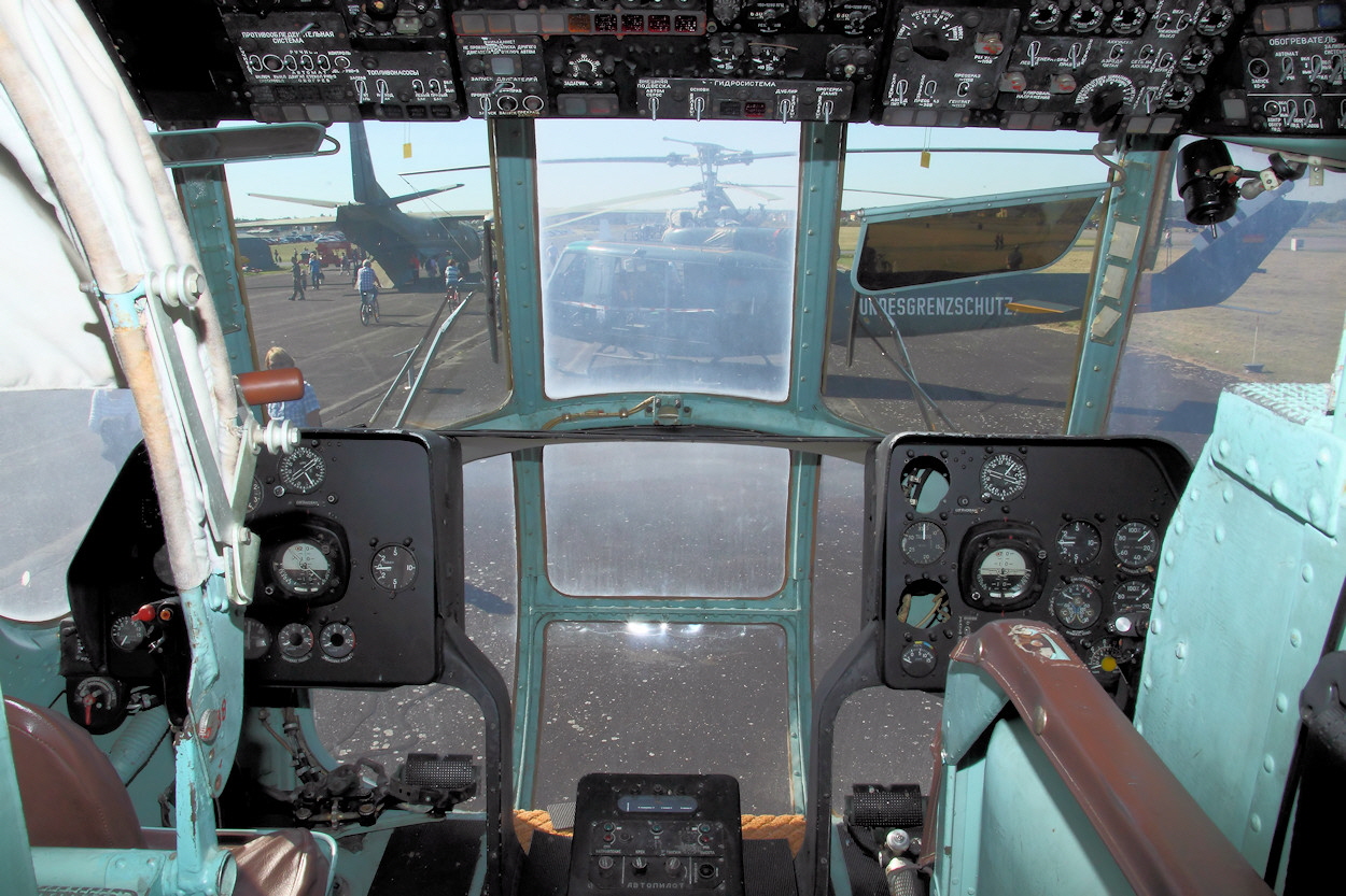 Mil Mi 8T - Cockpit