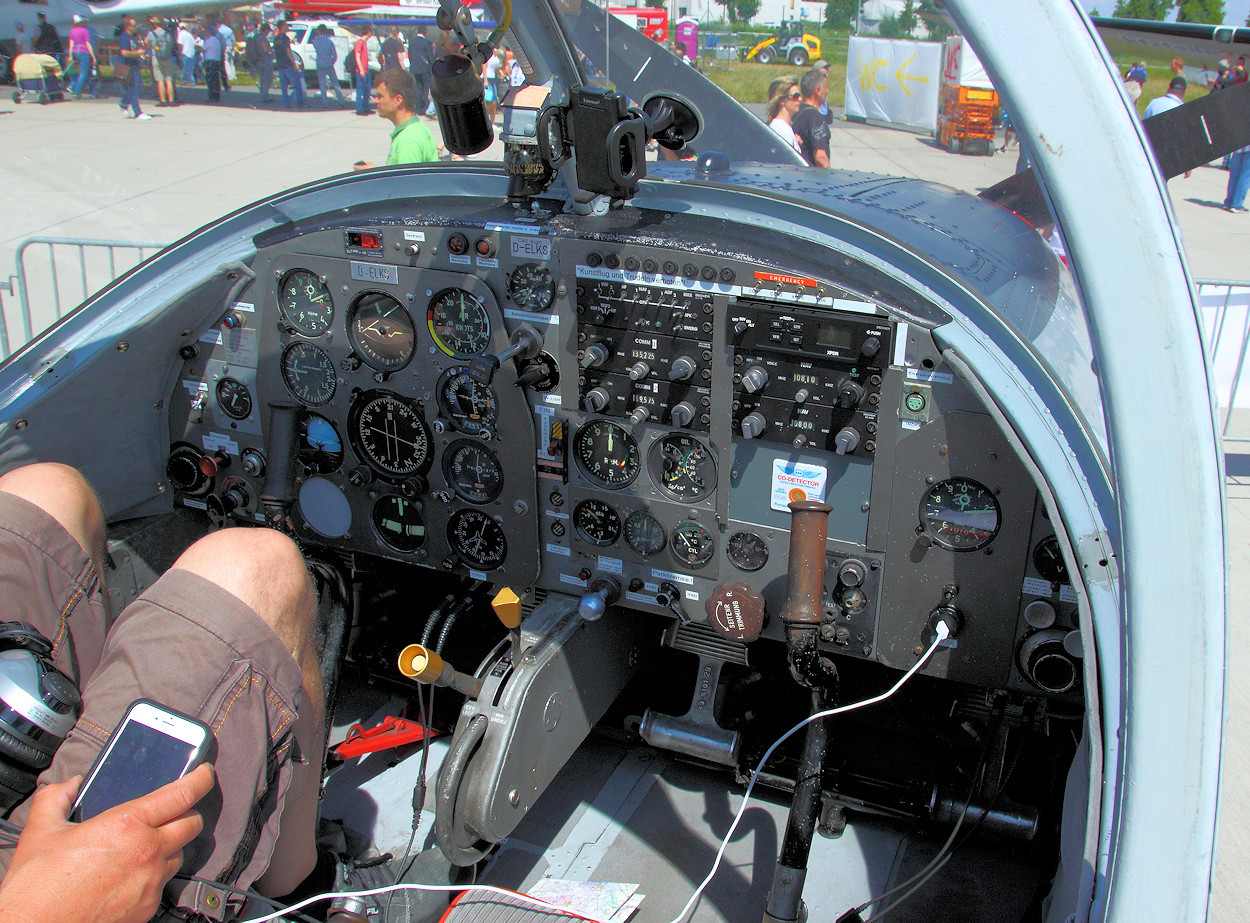Piaggio P.149 D - Cockpitansicht