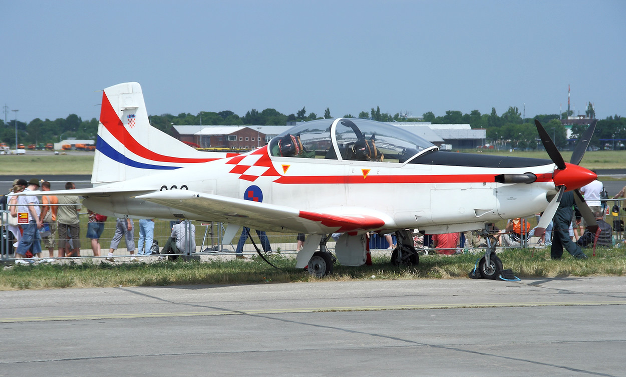 Pilatus PC-9 - Krila-Oluje-Team