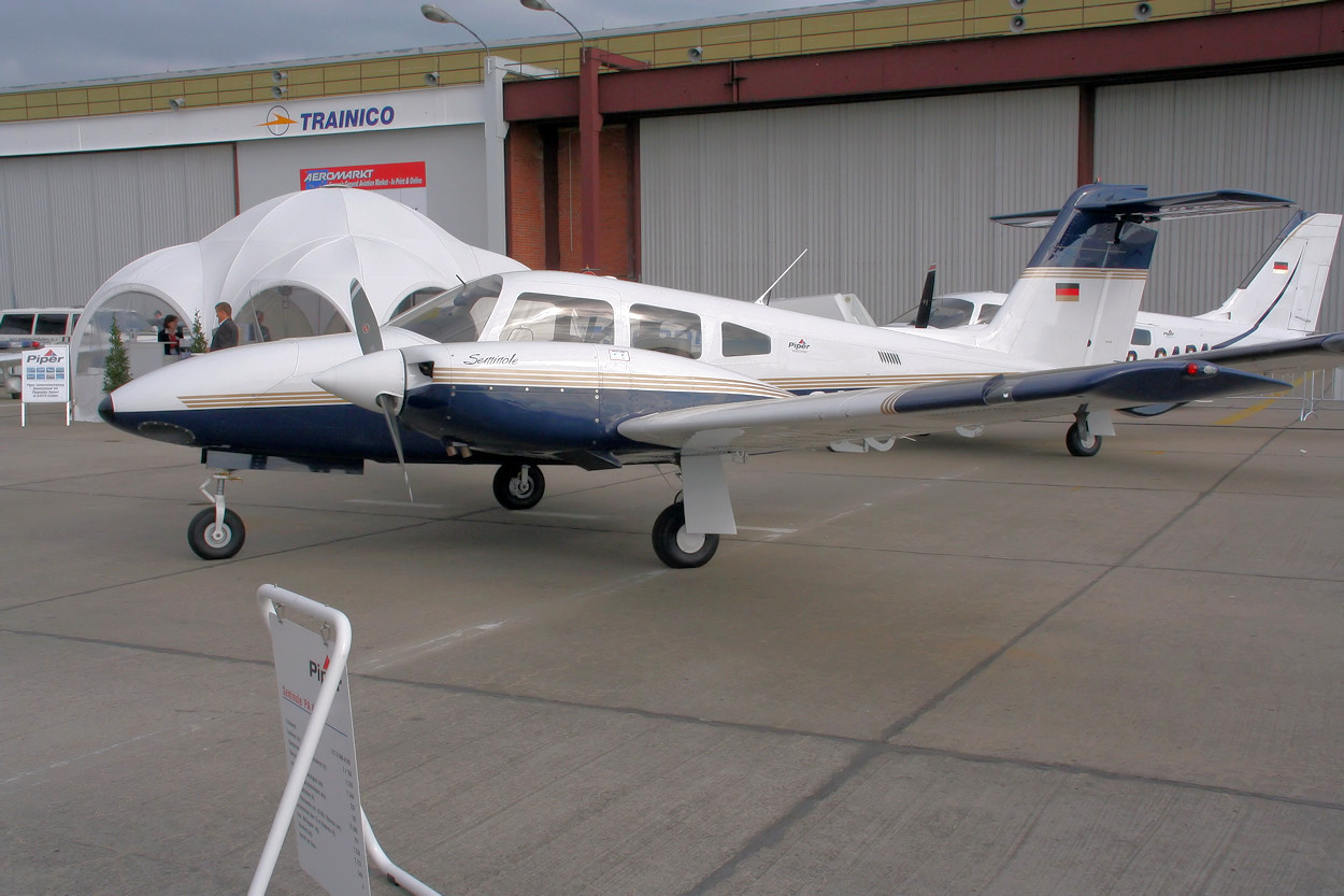 Piper Seminole PA-44 - Geschäftsflugzeug - viersitziges Leichtflugzeug mit T-Leitwerk