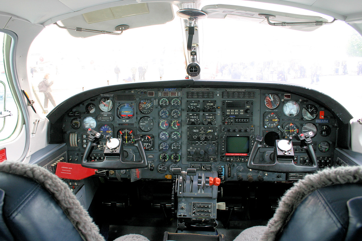 Reims-Cessna F406 Caravan II - Cockpit