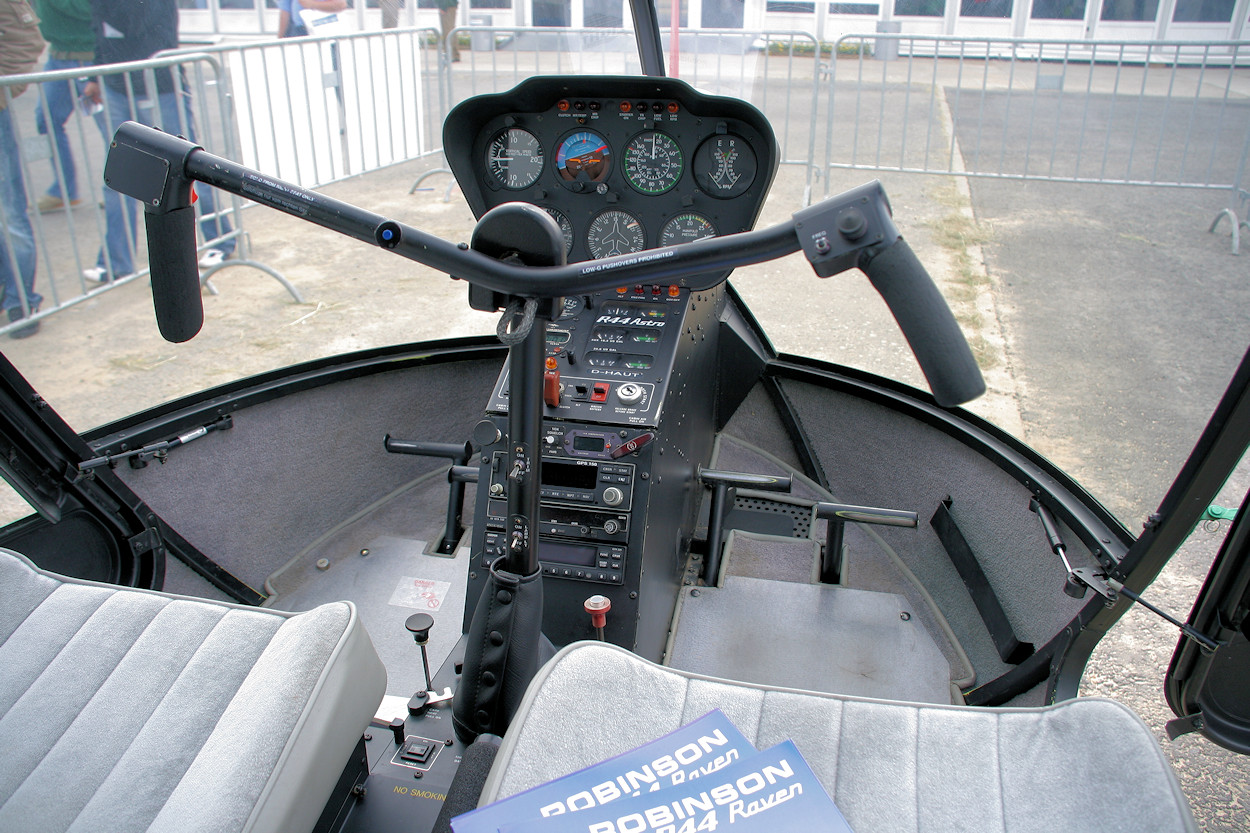 Robinson R44 Raven II - Cockpit