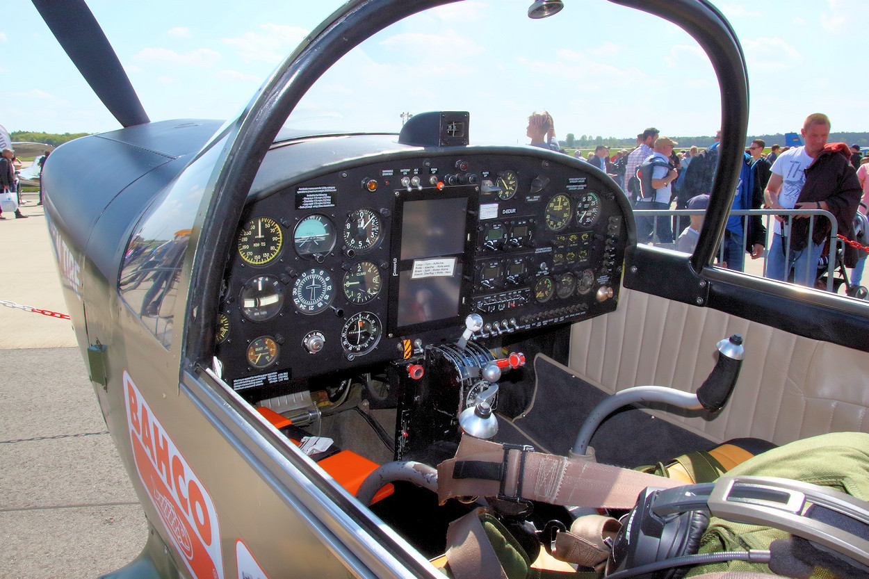 SIAI Marchetti SF-260 - Cockpit