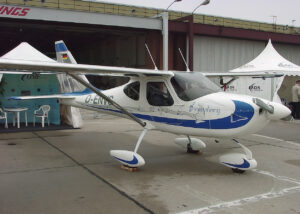 Symphony 160 OMF Aircraft - zweisitziges, einmotoriges Sportflugzeug als Schulterdecker