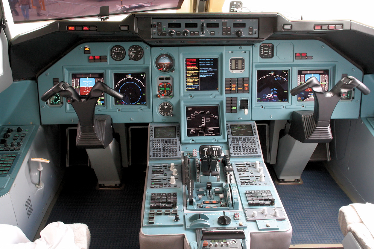 Tupolev TU 204-300 - Cockpit