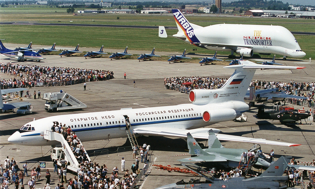 Tupolev Tu-154 - Passagierflugzeug auf der Luftfahrtaustellung ILA