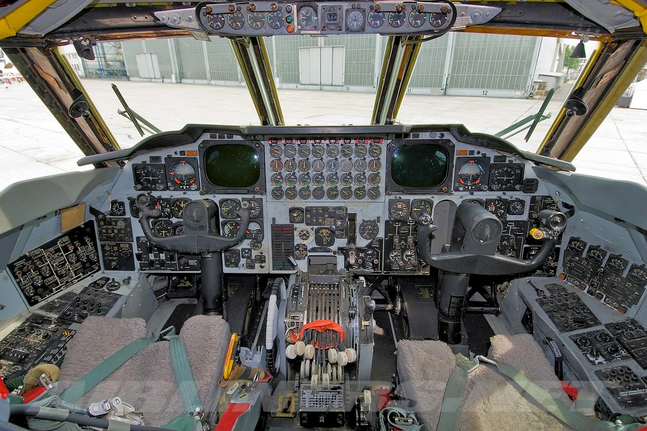 B-52 Stratofortress - Cockpit des Bombers