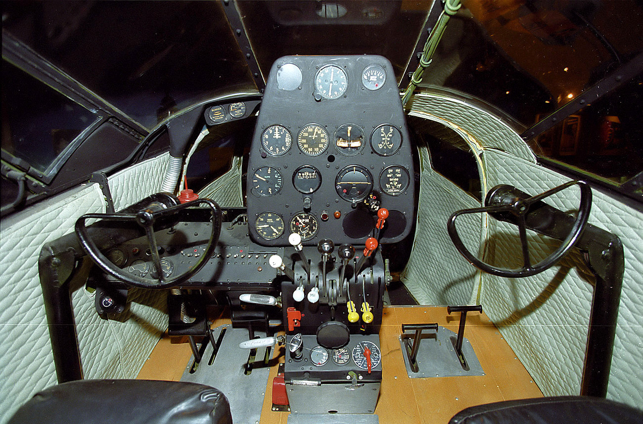 Beech AT-11 Kansan - Cockpit