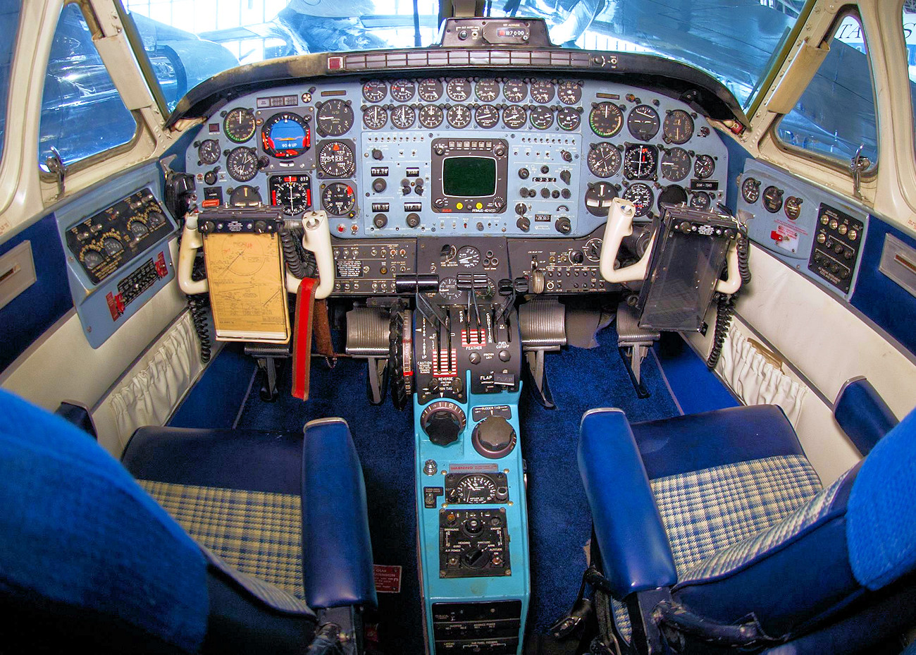 Beechcraft VC-6A - Cockpit