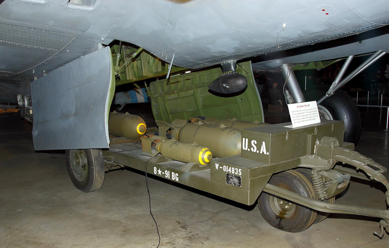 Boeing B-17G Flying Fortress - Bombenwagen