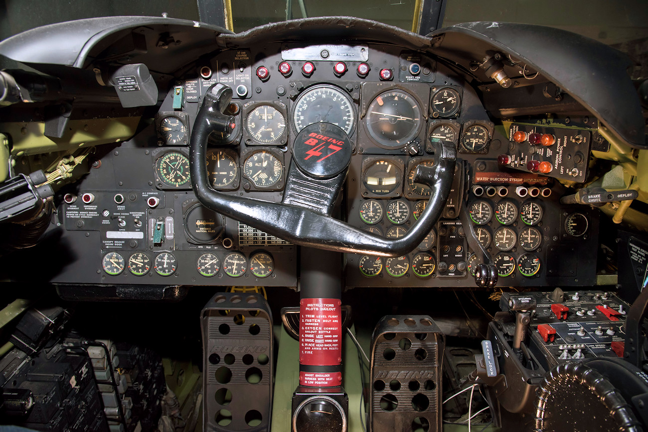 Boeing B-47 Stratojet - Cockpit