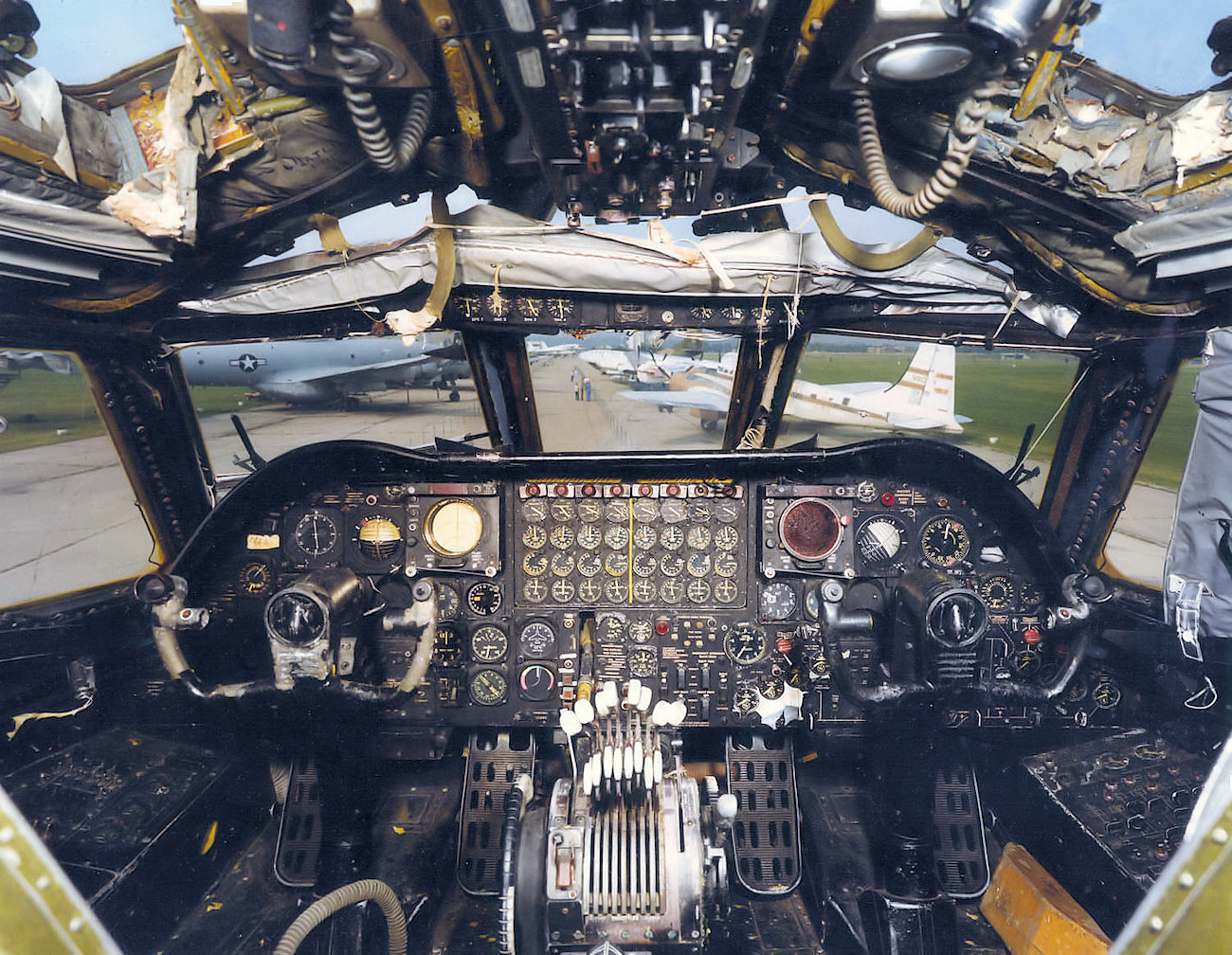 Boeing B-52D Stratofortress - Cockpit