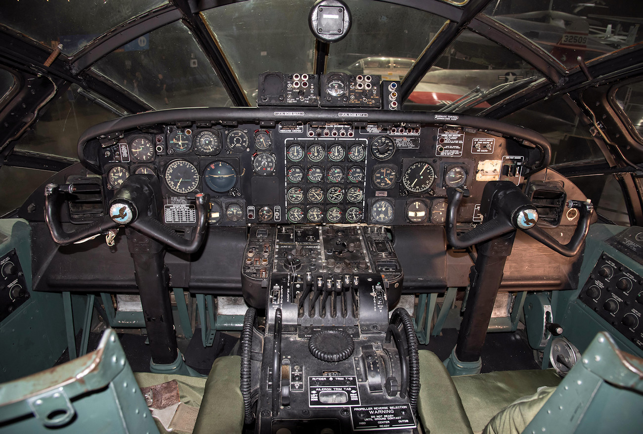 Convair B-36J Peacemaker - Cockpit