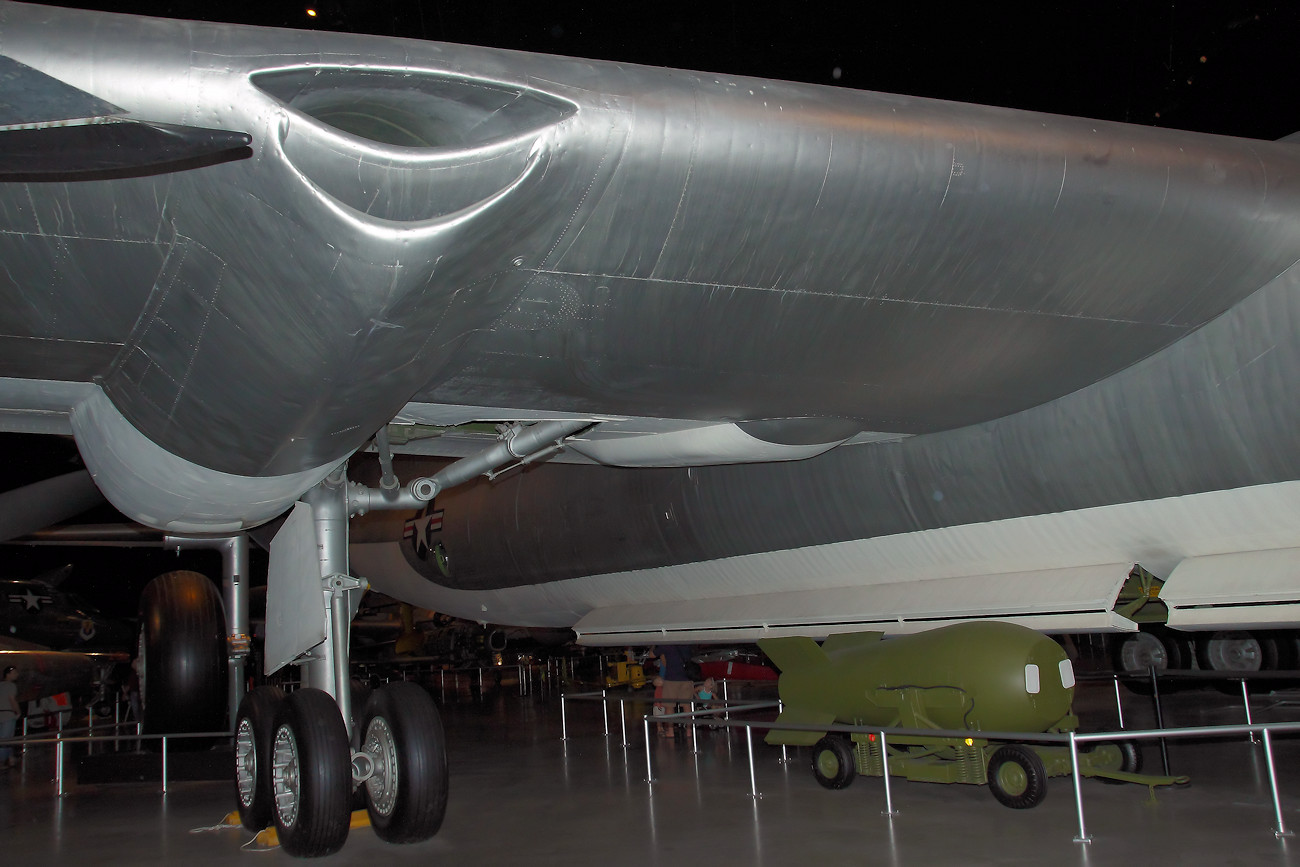 Convair B-36J Peacemaker - Lufteinläufe