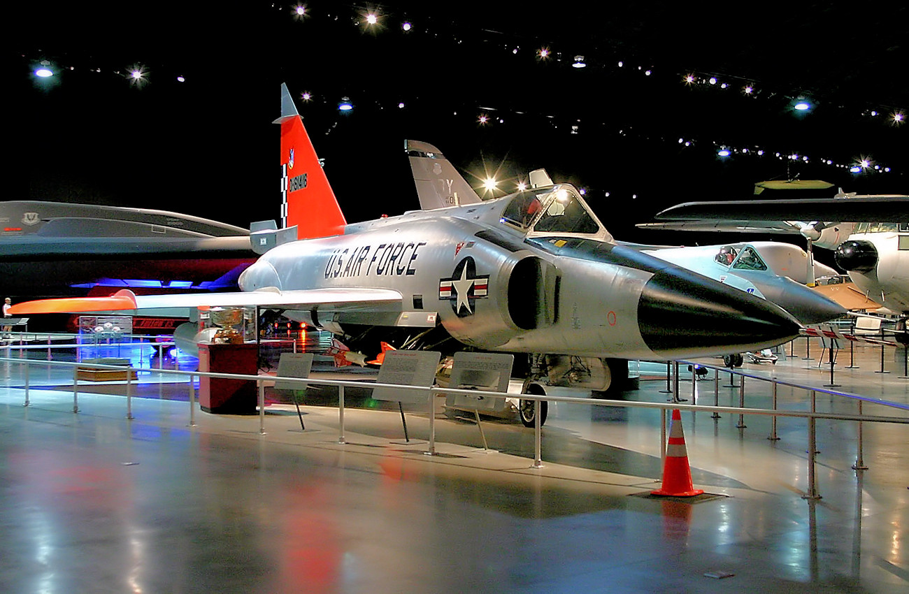 Convair F-102 Delta Dagger - Jagdflugzeug