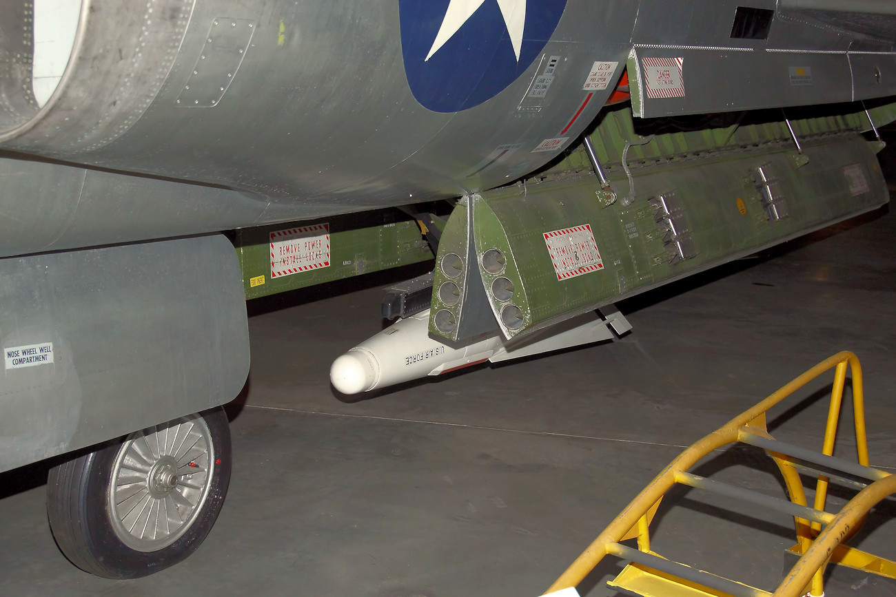 Convair F-102A Delta Dagger - Bombenschacht