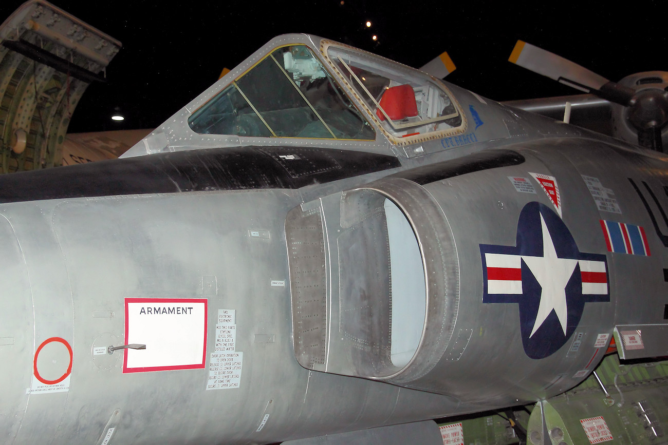 Convair F-102A Delta Dagger - Cockpitansicht