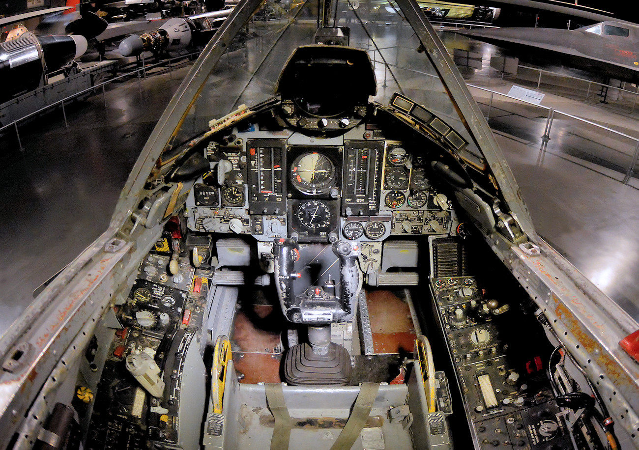 Convair F-106A Delta Dart - Cockpit