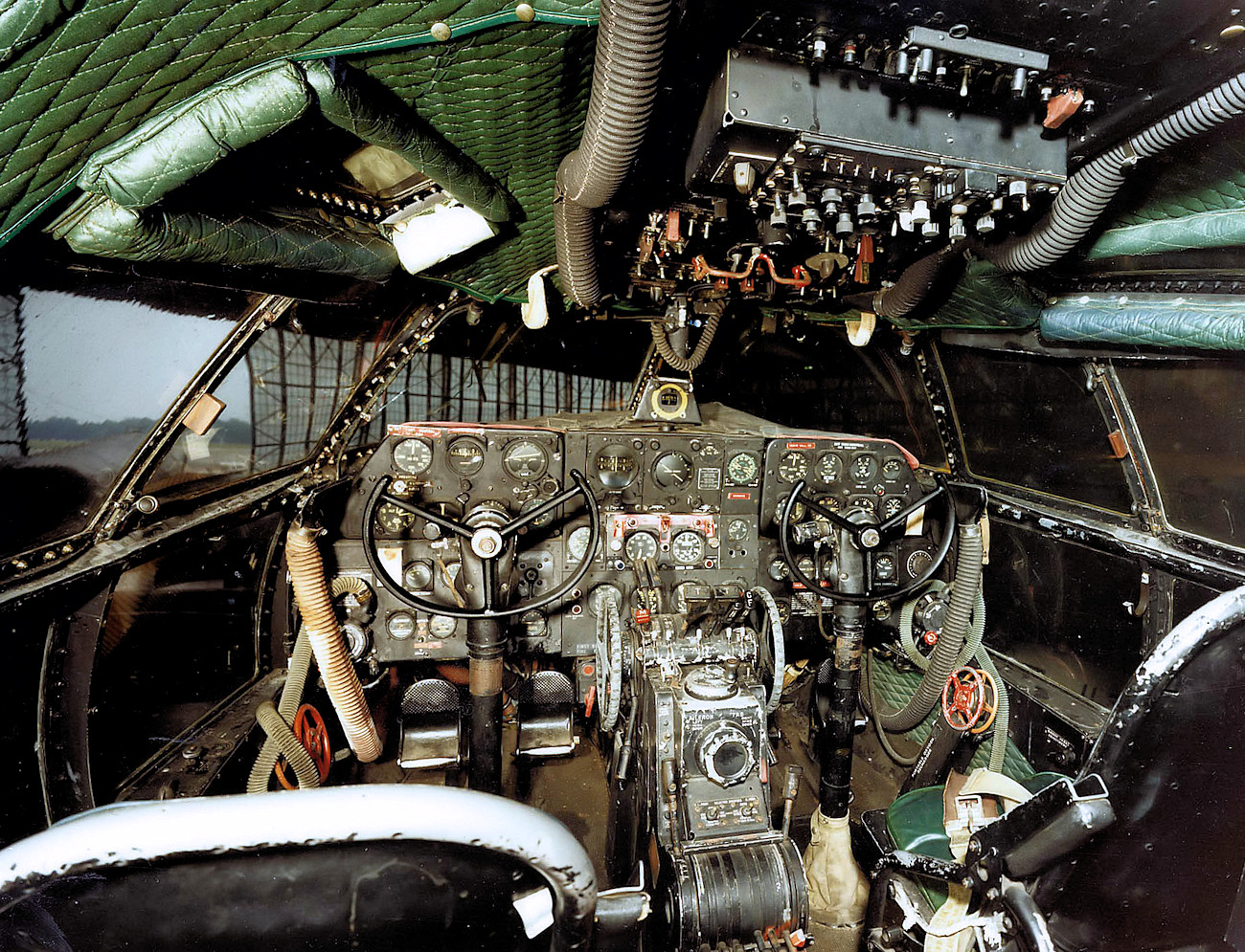 Curtiss C-46 Commando - Cockpit