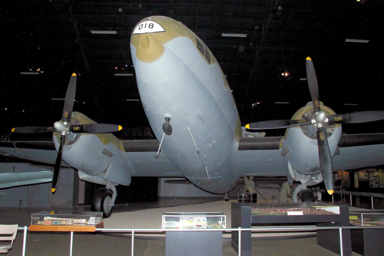 Curtiss C-46 Commando - Tiefdecker
