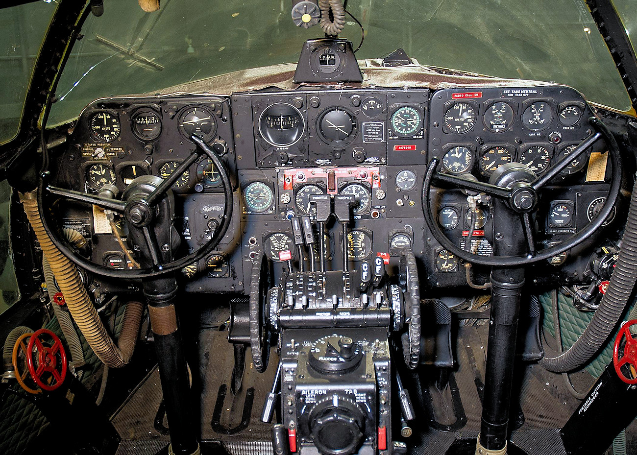 Curtiss C-46 Commando - Cockpitansicht
