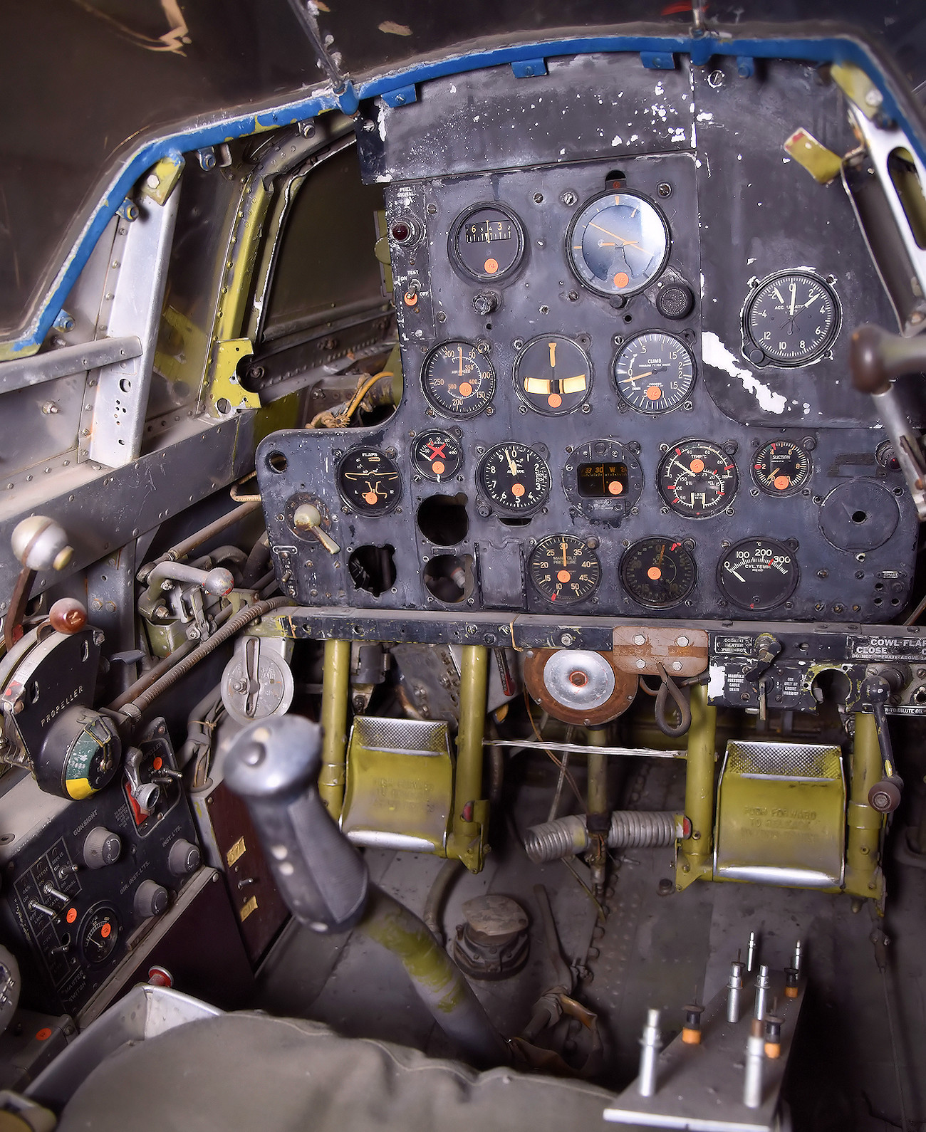 Curtiss P-36A Hawk - Cockpit