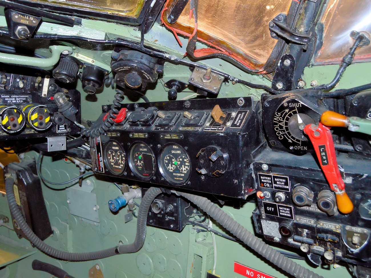 D.H. 98 Mosquito - Cockpitdetail