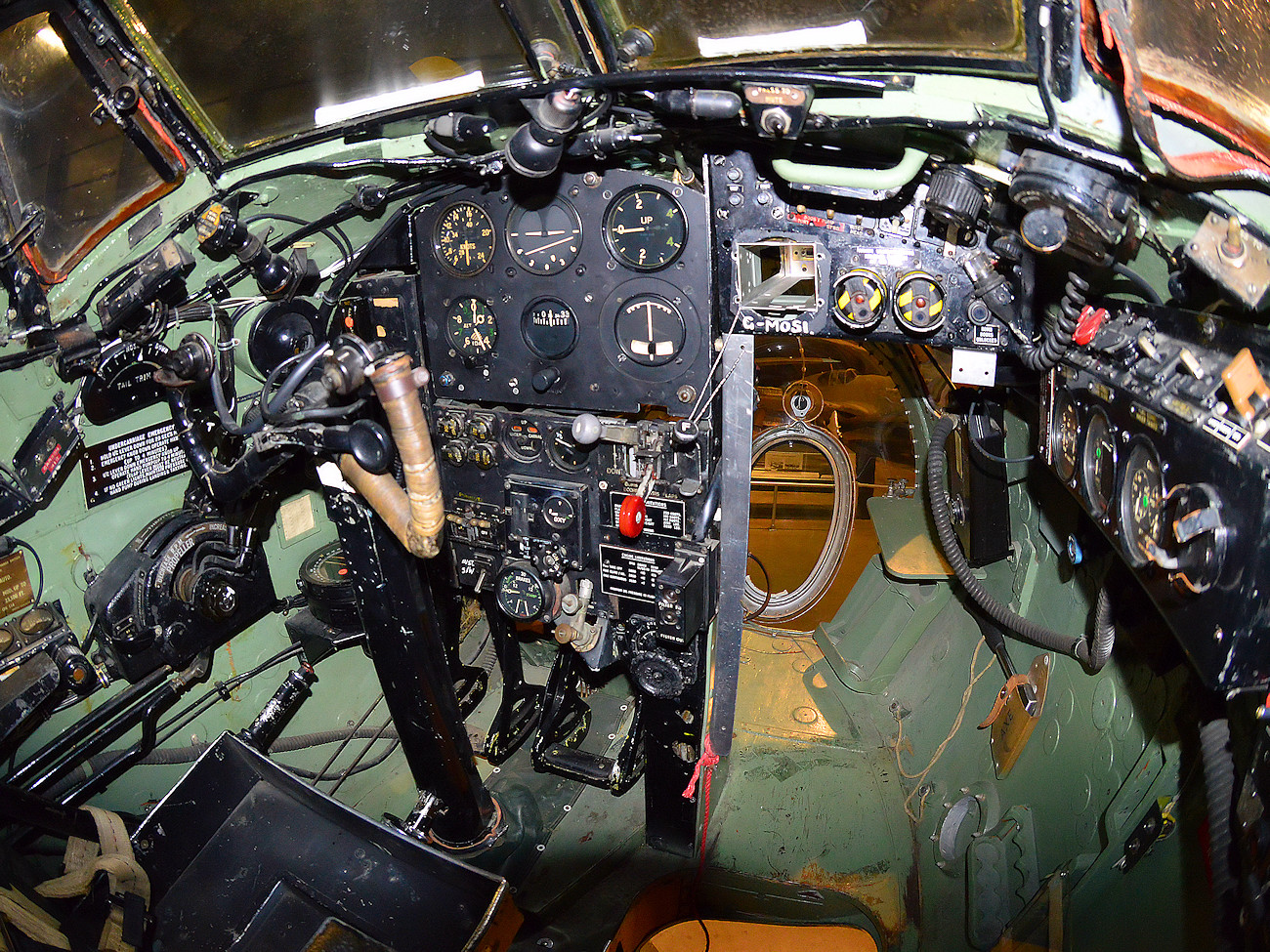 DH 98 Mosquito - Cockpit