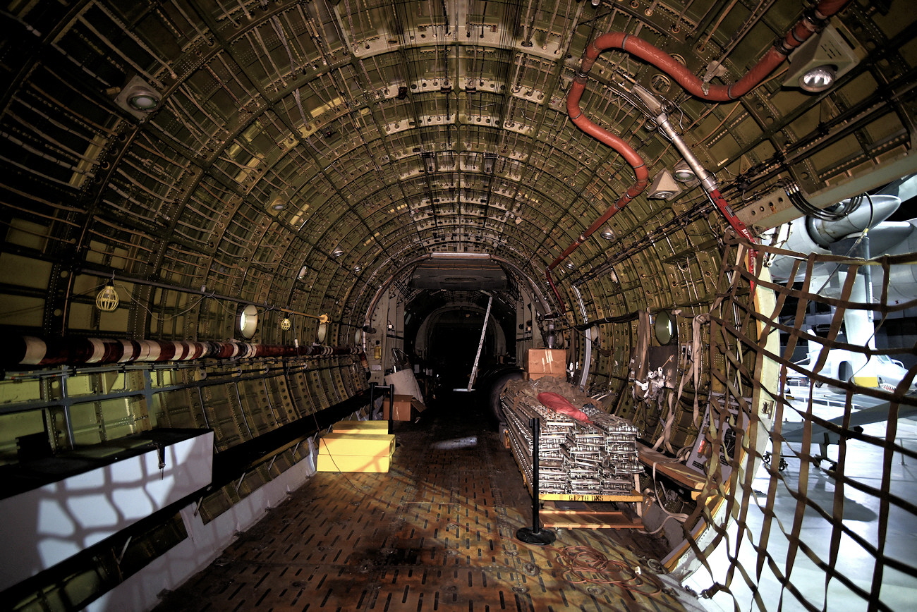 Douglas C-133 Cargo Master - Laderaum