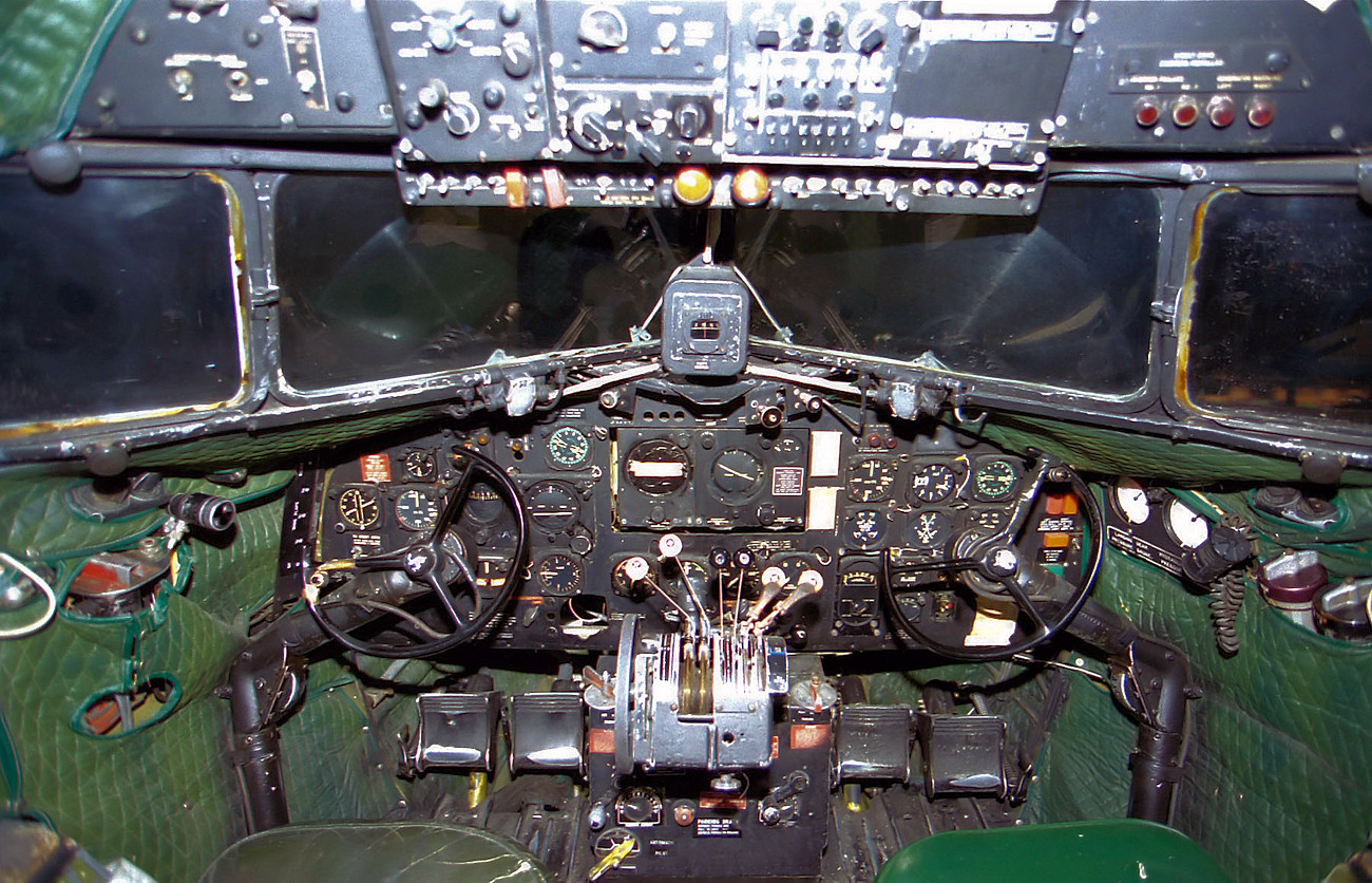 Douglas C-47D Skytrain - Cockpit