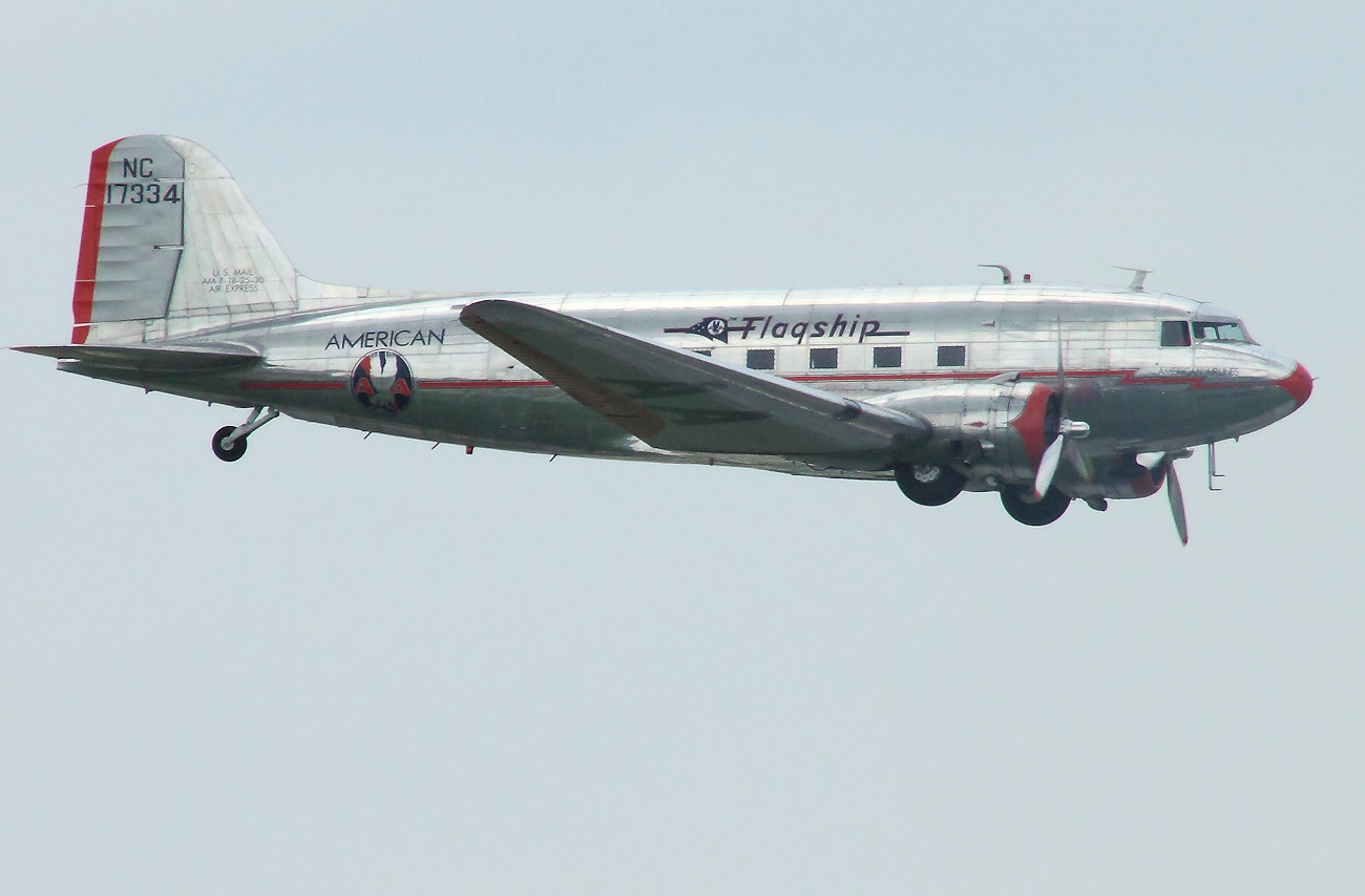 Douglas DC-3 - American Flaqship