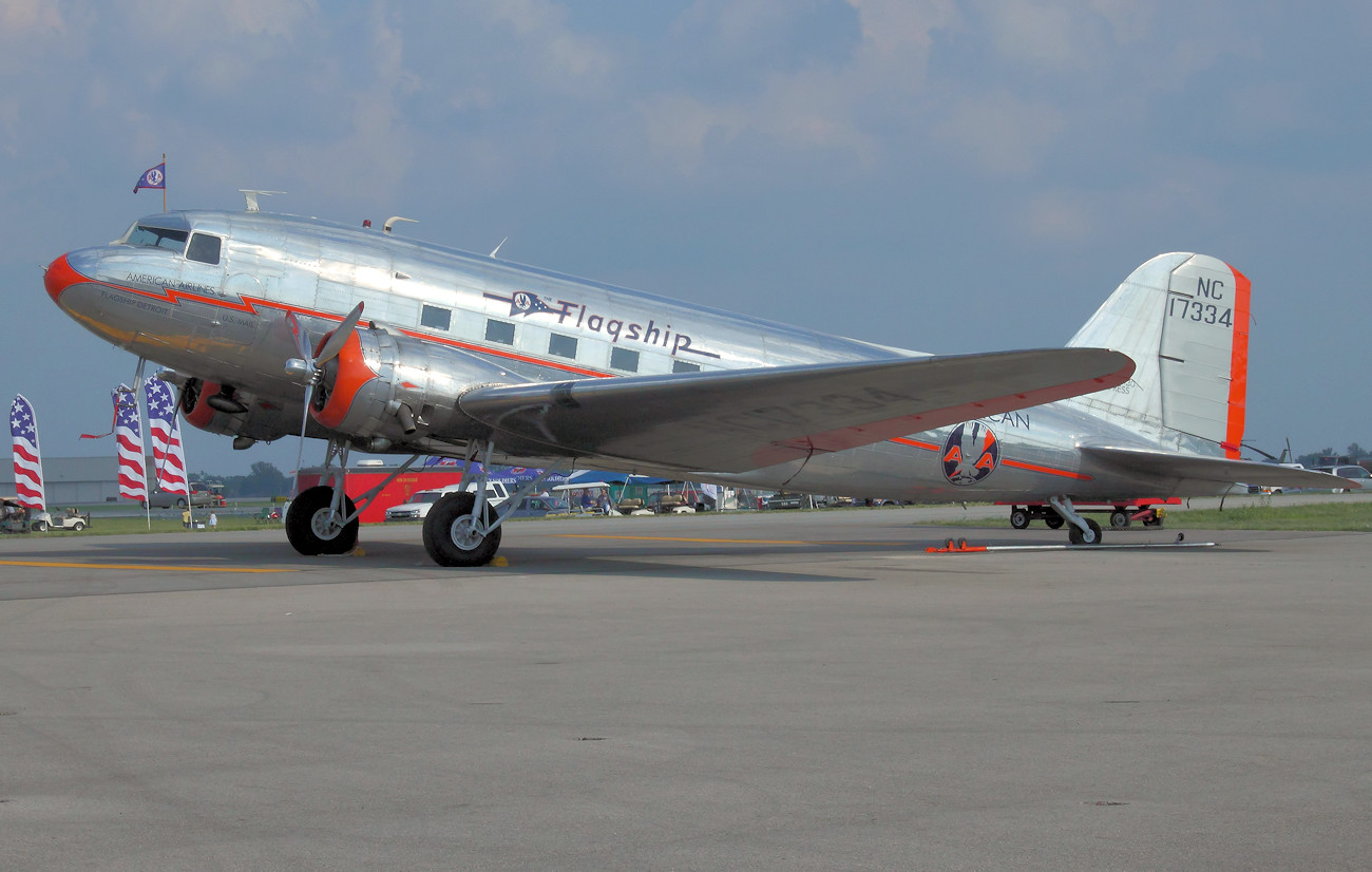 Douglas DC-3 - Transportflugzeug